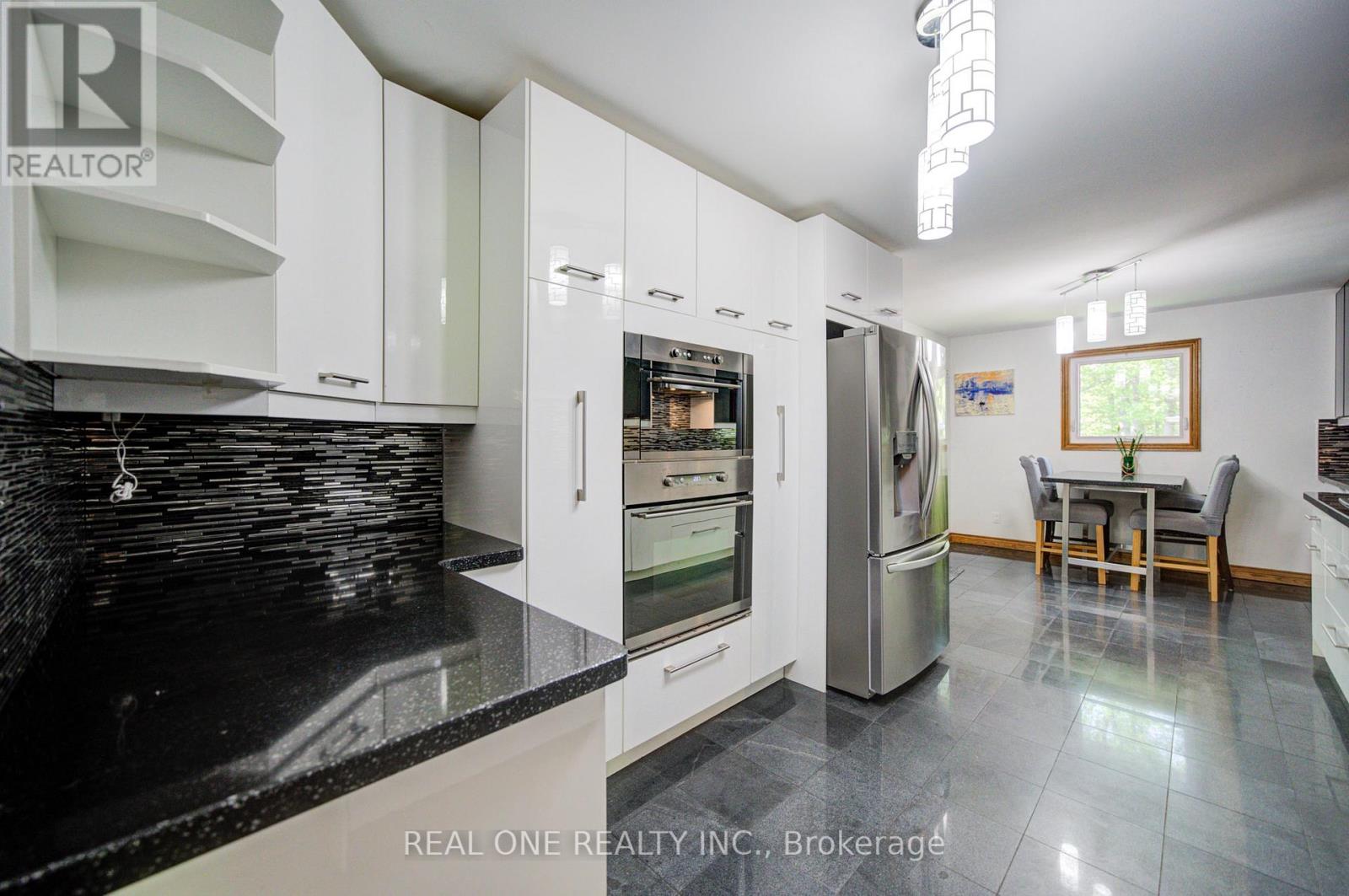 1439 Ballyclare Drive, Mississauga, Ontario  L5C 1J4 - Photo 12 - W13141386