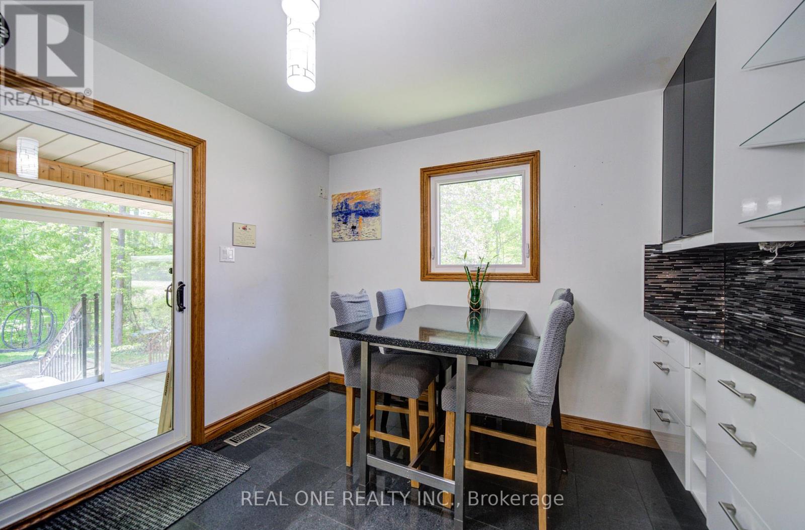1439 Ballyclare Drive, Mississauga, Ontario  L5C 1J4 - Photo 16 - W13141386