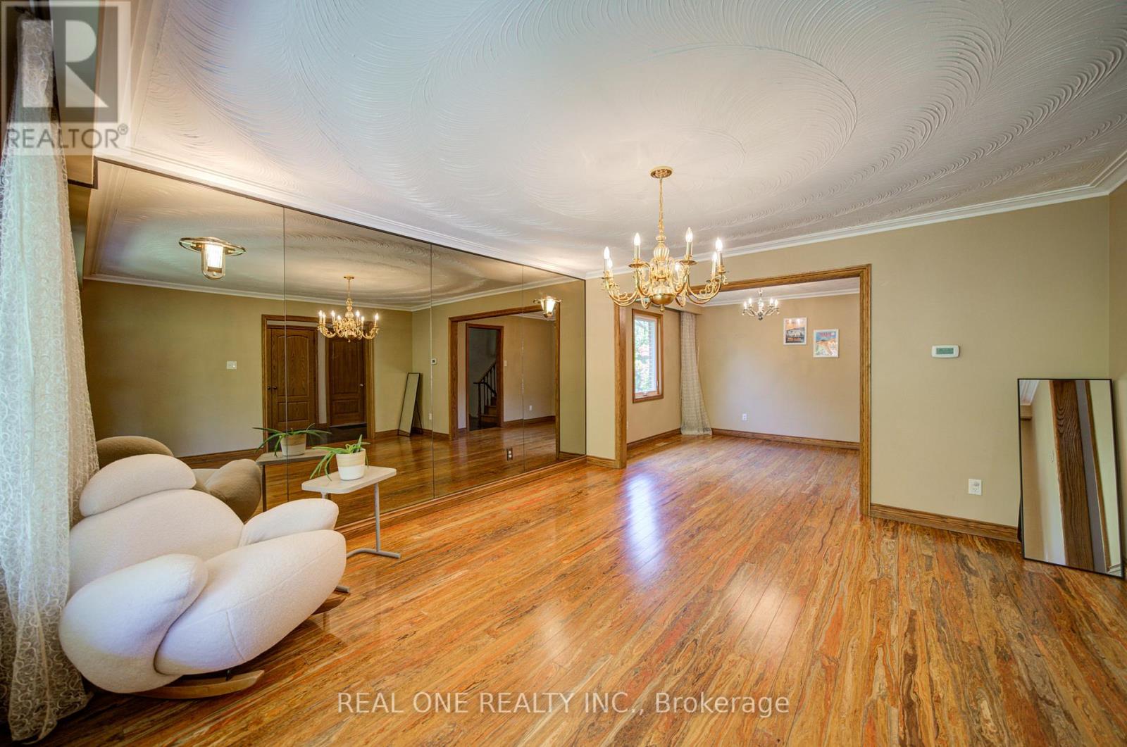 1439 Ballyclare Drive, Mississauga, Ontario  L5C 1J4 - Photo 8 - W13141386