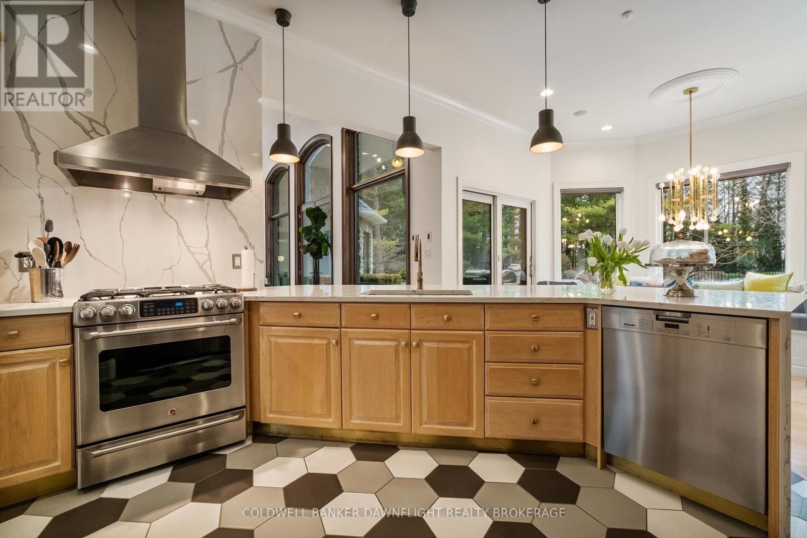 9923 Parkview Crescent, Lambton Shores, Ontario  N0M 1T0 - Photo 14 - X12982764