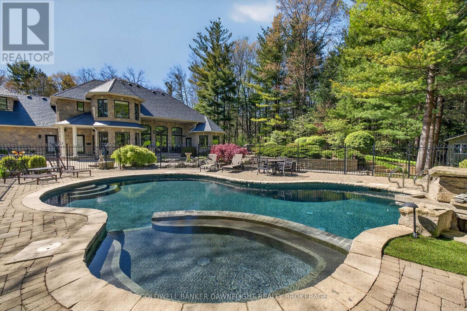 9923 Parkview Crescent, Lambton Shores, Ontario  N0M 1T0 - Photo 40 - X12982764