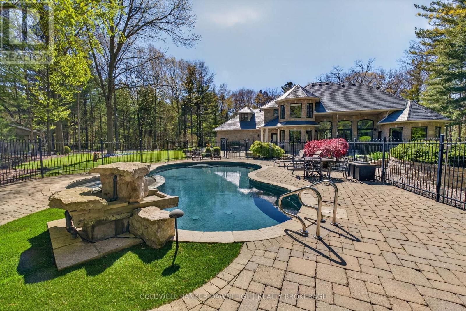 9923 Parkview Crescent, Lambton Shores, Ontario  N0M 1T0 - Photo 41 - X12982764