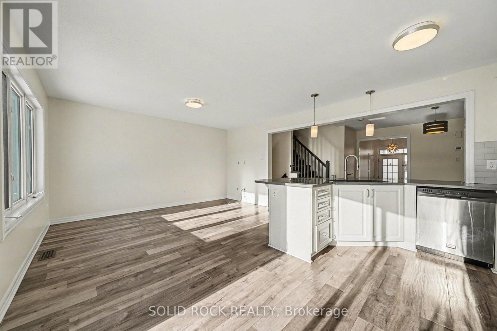 407 White Arctic Avenue, Ottawa, Ontario  K2J 5W5 - Photo 13 - X12741652