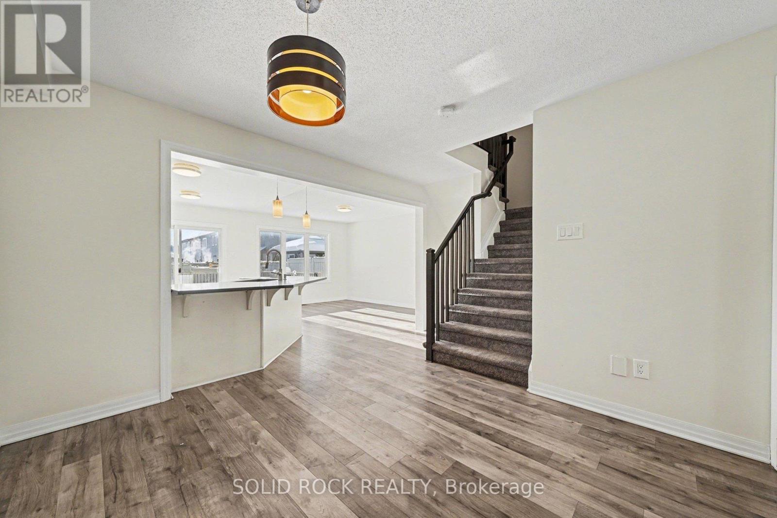 407 White Arctic Avenue, Ottawa, Ontario  K2J 5W5 - Photo 5 - X12741652