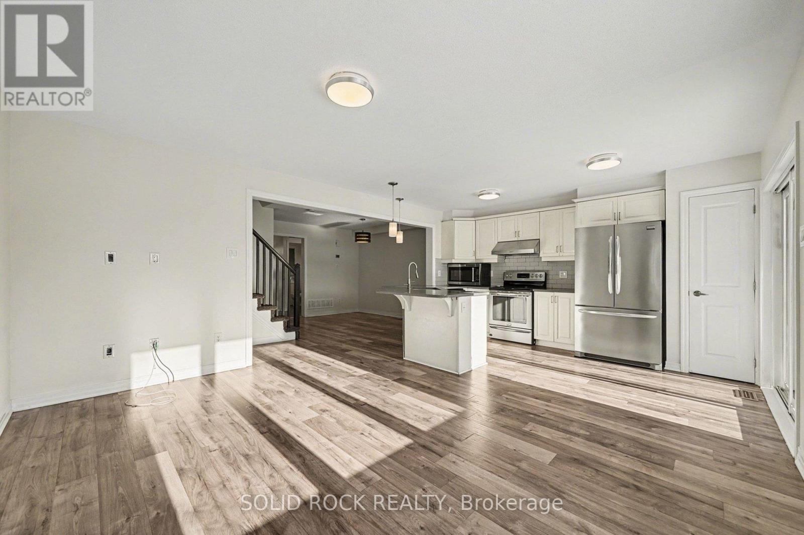 407 White Arctic Avenue, Ottawa, Ontario  K2J 5W5 - Photo 9 - X12741652