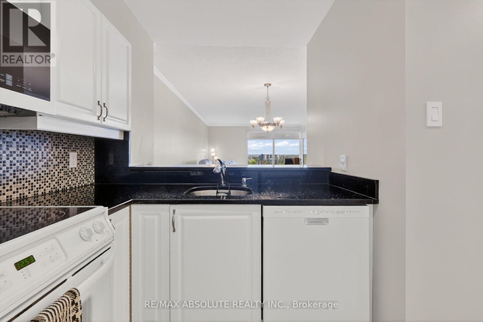 806 - 545 St Laurent Boulevard, Ottawa, Ontario  K1K 4H9 - Photo 23 - X12915400