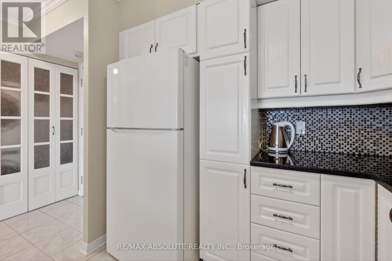 806 - 545 St Laurent Boulevard, Ottawa, Ontario  K1K 4H9 - Photo 25 - X12915400