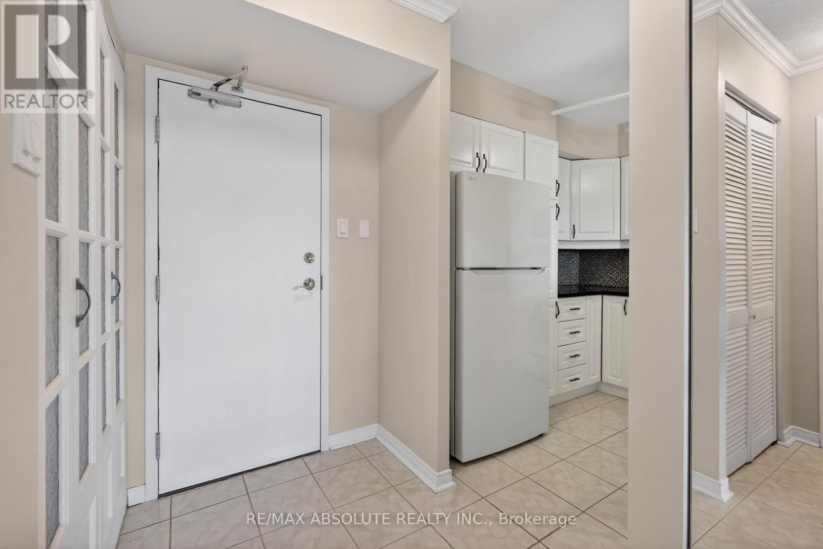 806 - 545 St Laurent Boulevard, Ottawa, Ontario  K1K 4H9 - Photo 8 - X12915400