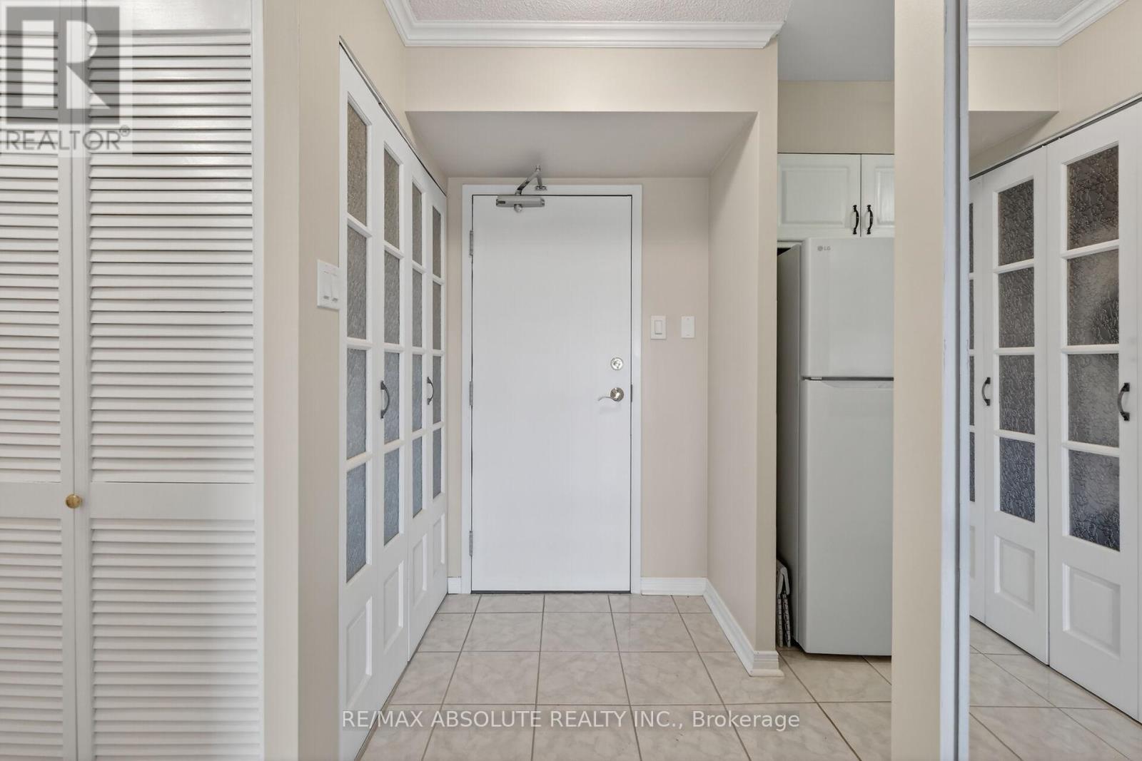 806 - 545 St Laurent Boulevard, Ottawa, Ontario  K1K 4H9 - Photo 7 - X12915400