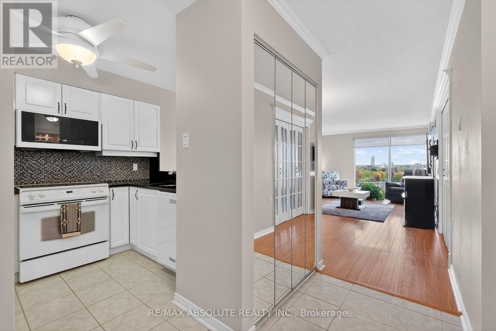 806 - 545 St Laurent Boulevard, Ottawa, Ontario  K1K 4H9 - Photo 9 - X12915400