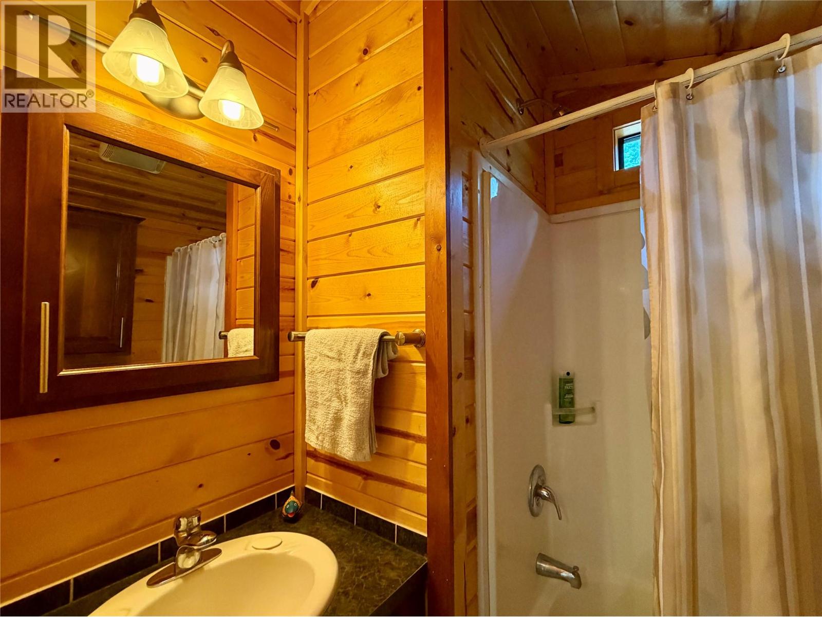 3160 Hama Road, Christina Lake, British Columbia  V0H 1E1 - Photo 10 - 10387782