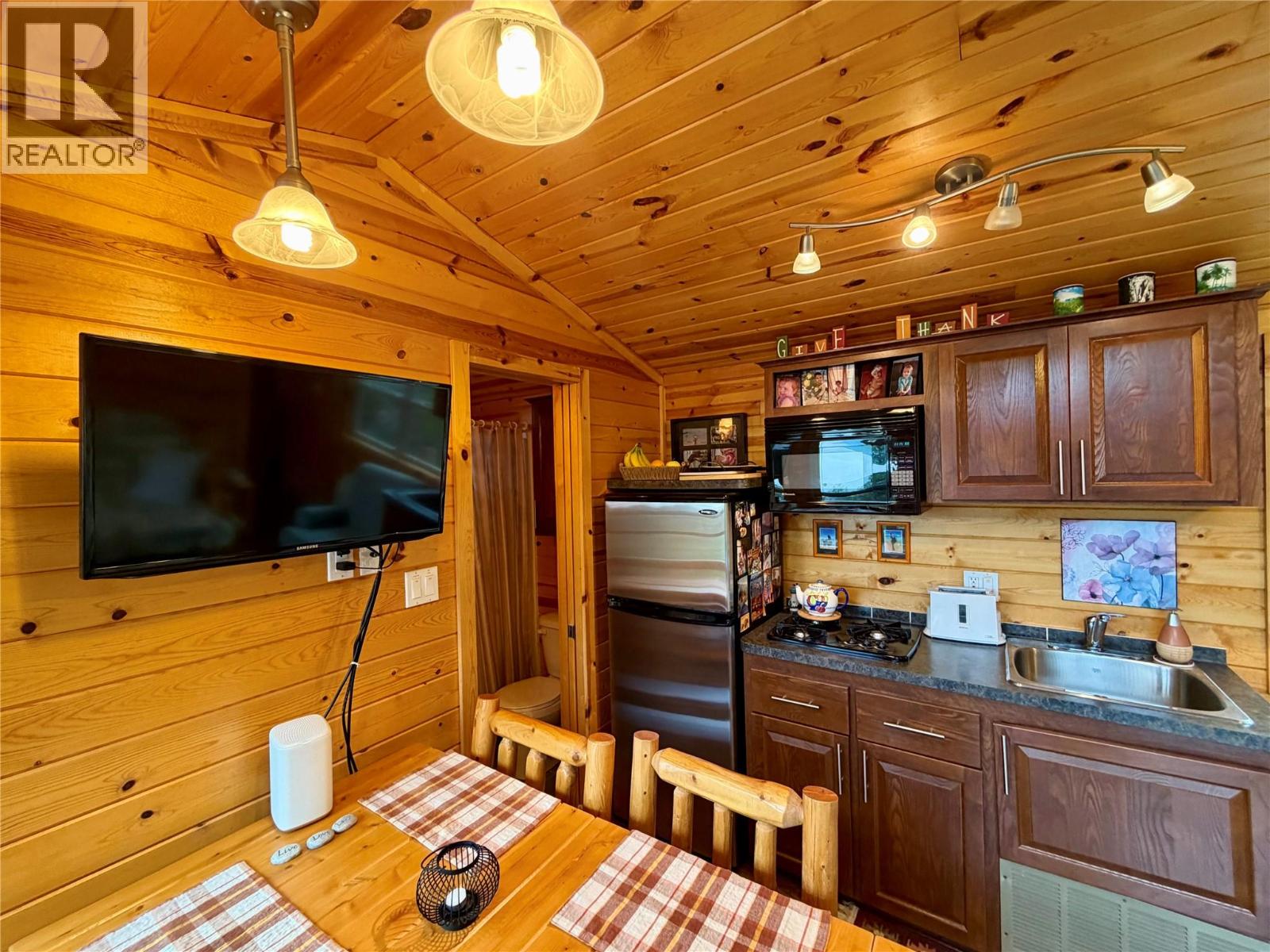 3160 Hama Road, Christina Lake, British Columbia  V0H 1E1 - Photo 6 - 10387782