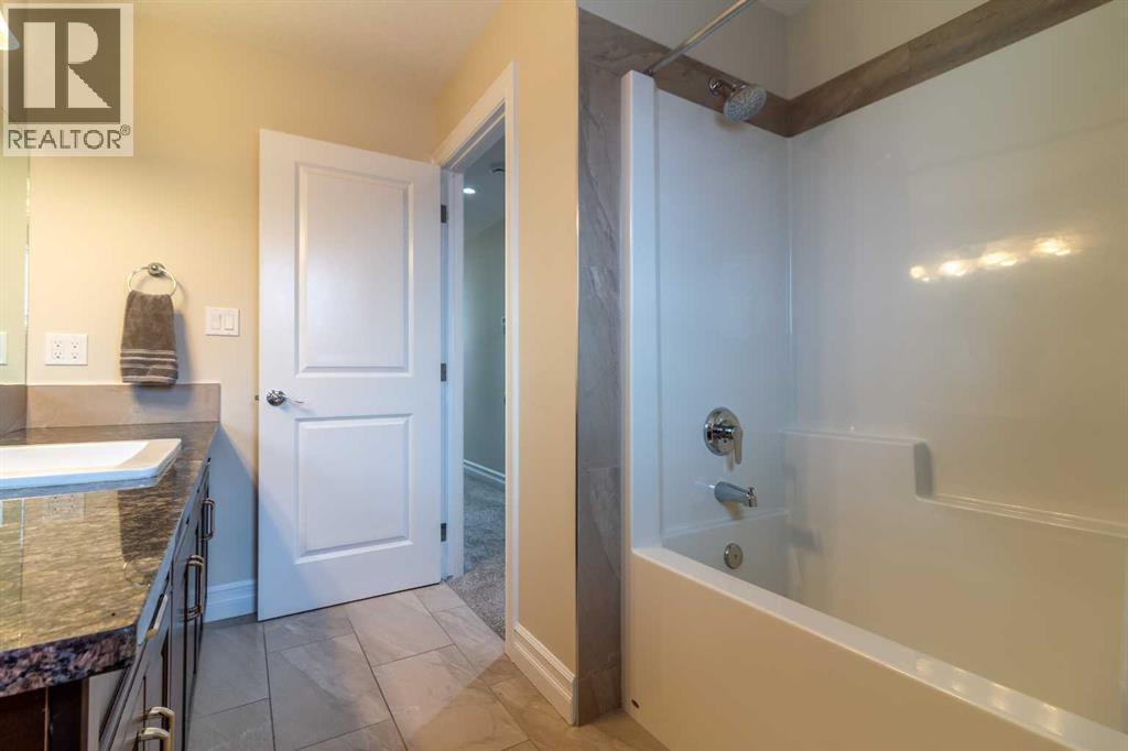 597 Aquitania Boulevard W, Lethbridge, Alberta  T1H 5P7 - Photo 33 - A2295515