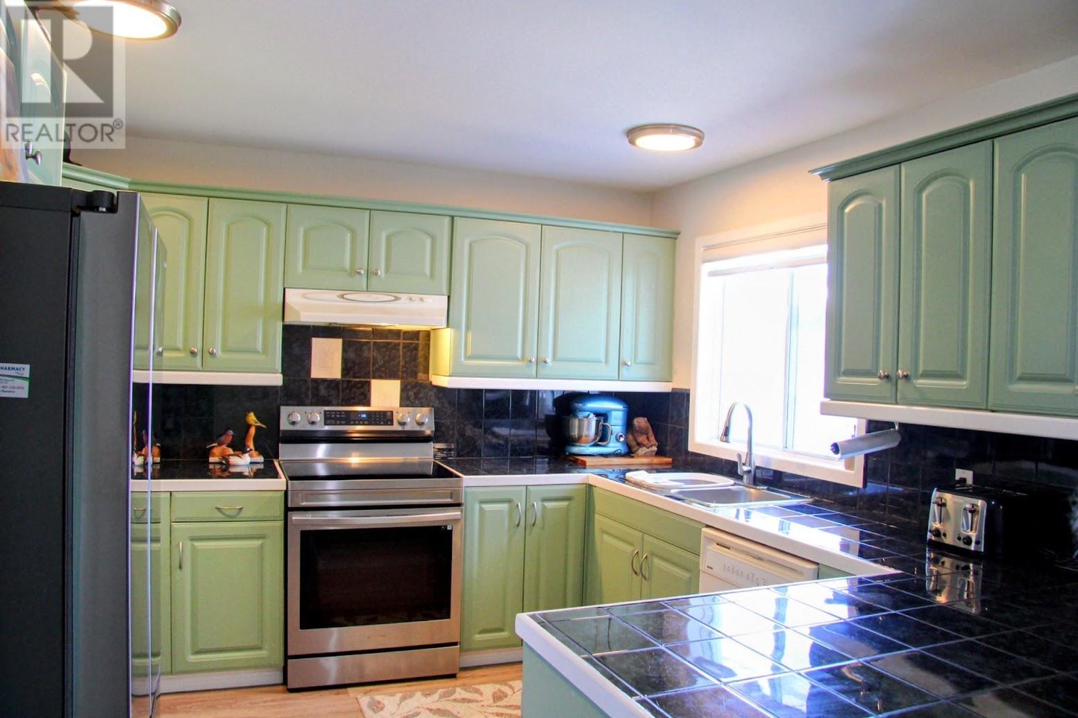 34 Terrace Heights Dr, Terrace Bay, Ontario  P0T 2W0 - Photo 3 - TB2601073