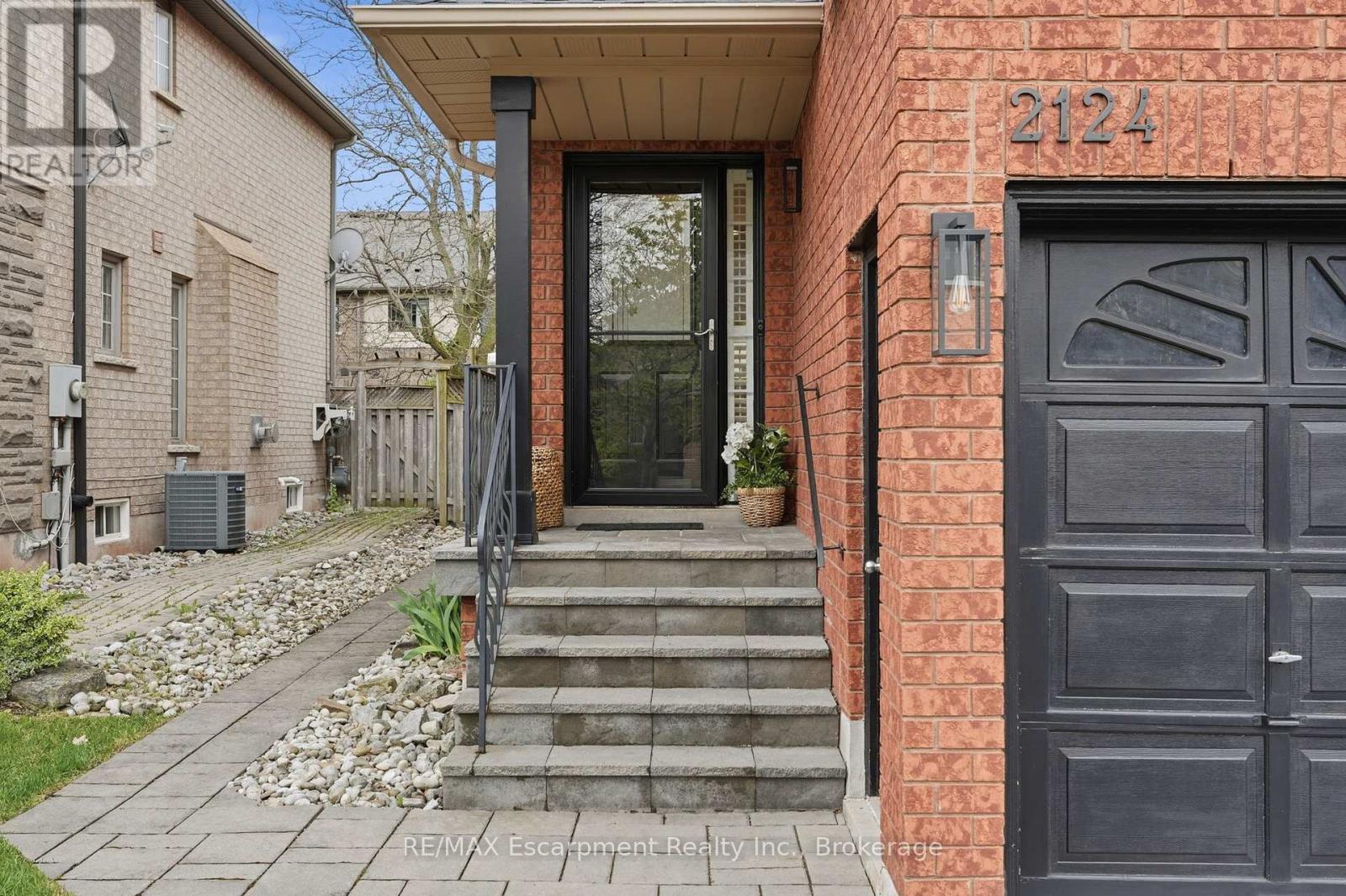 2124 Glenhampton Road, Oakville, Ontario  L6M 3X1 - Photo 2 - W13142238