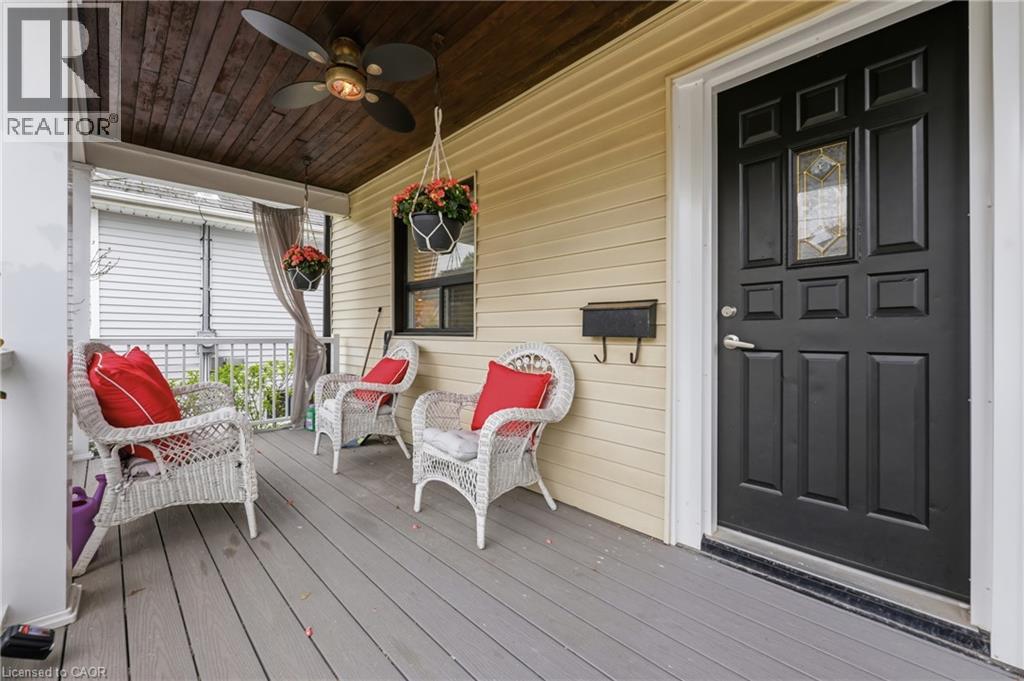21 Berryman Avenue, St. Catharines, Ontario  L2R 3W8 - Photo 2 - 40830337