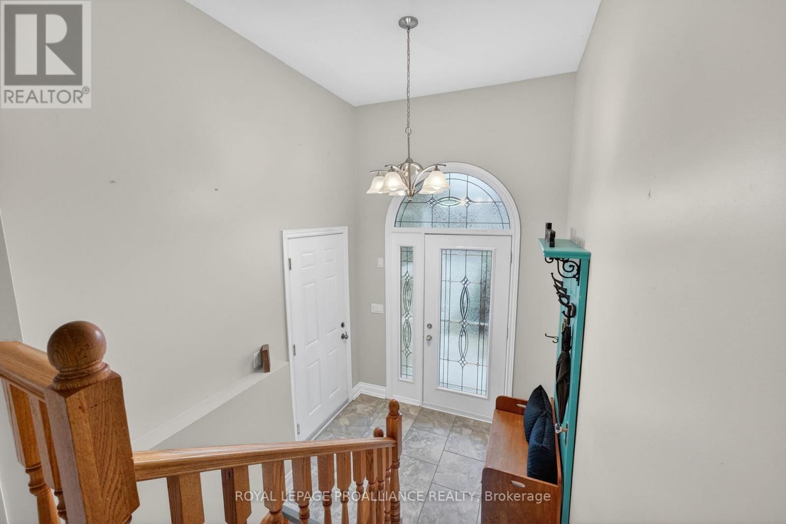 18 South Murray Street, Quinte West, Ontario  K8V 1Y3 - Photo 3 - X13142178