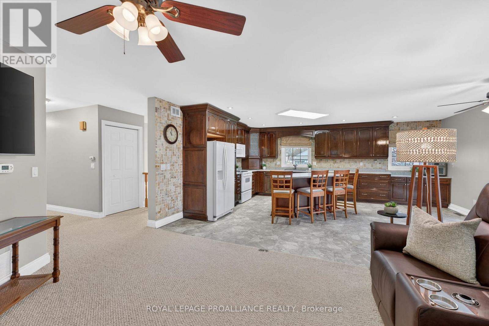 18 South Murray Street, Quinte West, Ontario  K8V 1Y3 - Photo 6 - X13142178