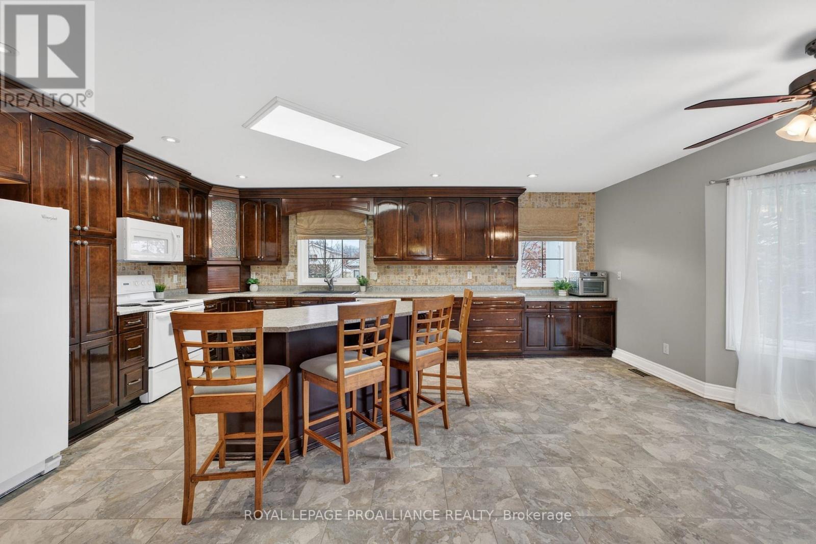 18 South Murray Street, Quinte West, Ontario  K8V 1Y3 - Photo 7 - X13142178