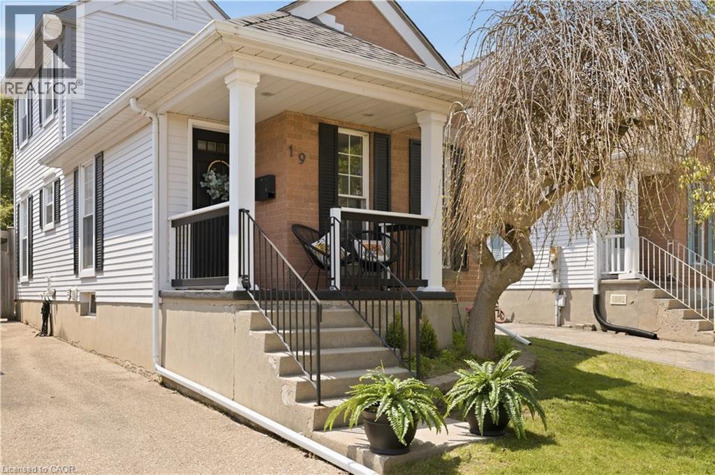19 Milfoil Crescent, Kitchener, Ontario  N2E 3L2 - Photo 1 - 40831163