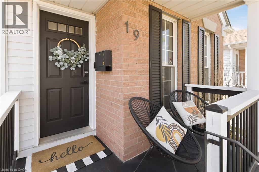 19 Milfoil Crescent, Kitchener, Ontario  N2E 3L2 - Photo 2 - 40831163