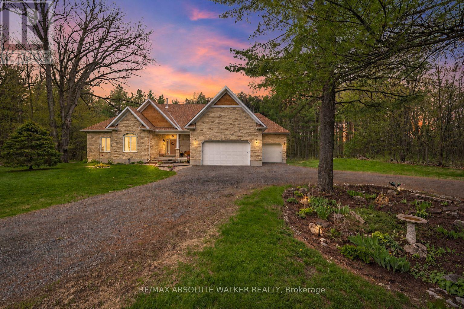 114 HARDWOOD DRIVE, Ottawa, Ontario