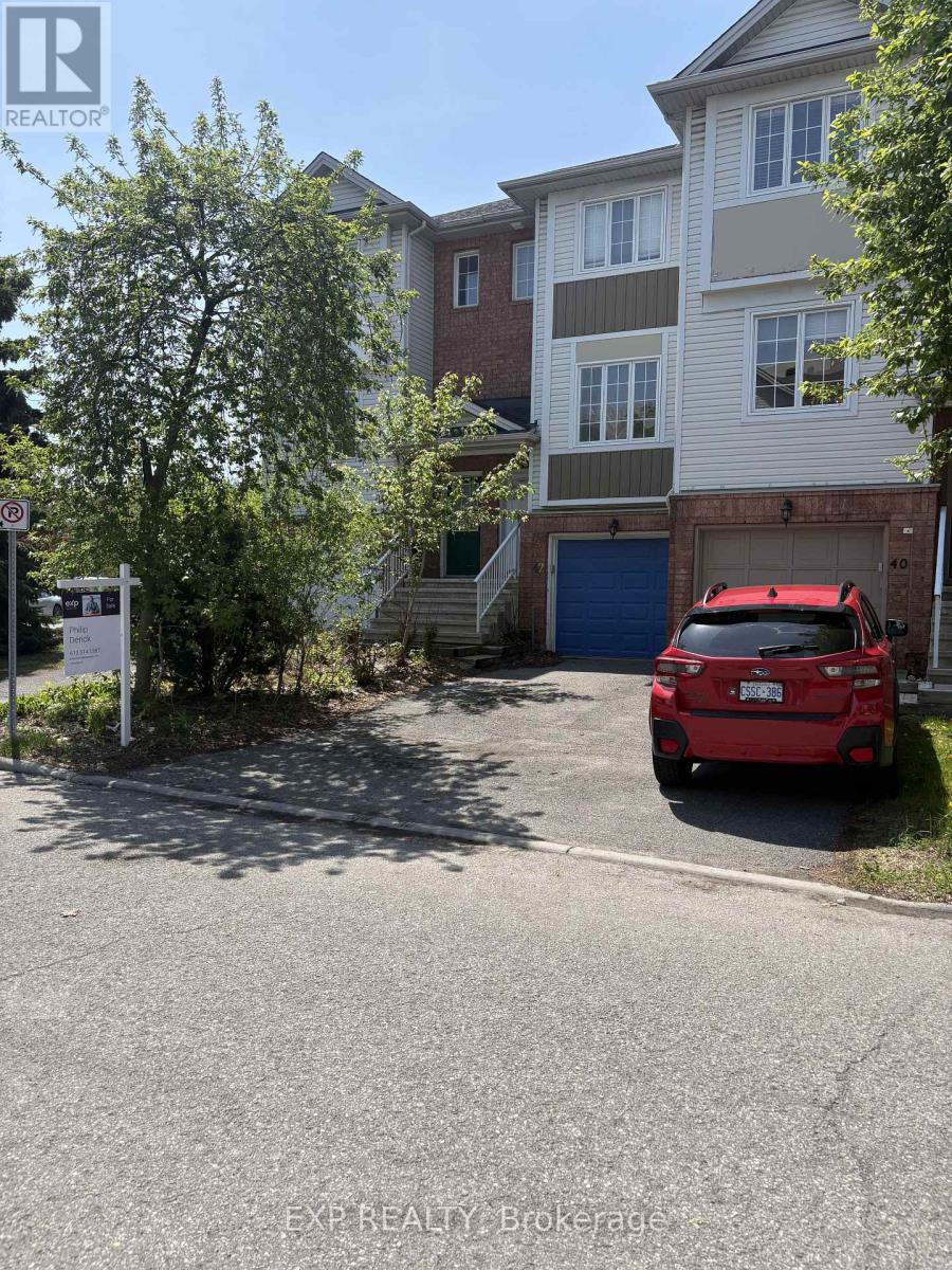 42 MANHATTAN CRESCENT, Ottawa, Ontario