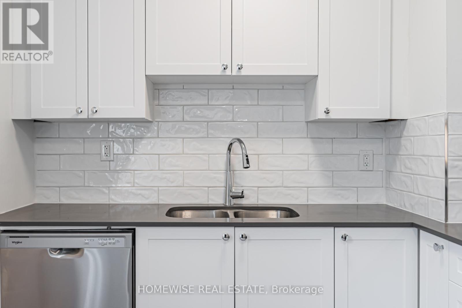 2 Khedive Avenue, Toronto, Ontario  M6A 2G2 - Photo 8 - C13142246