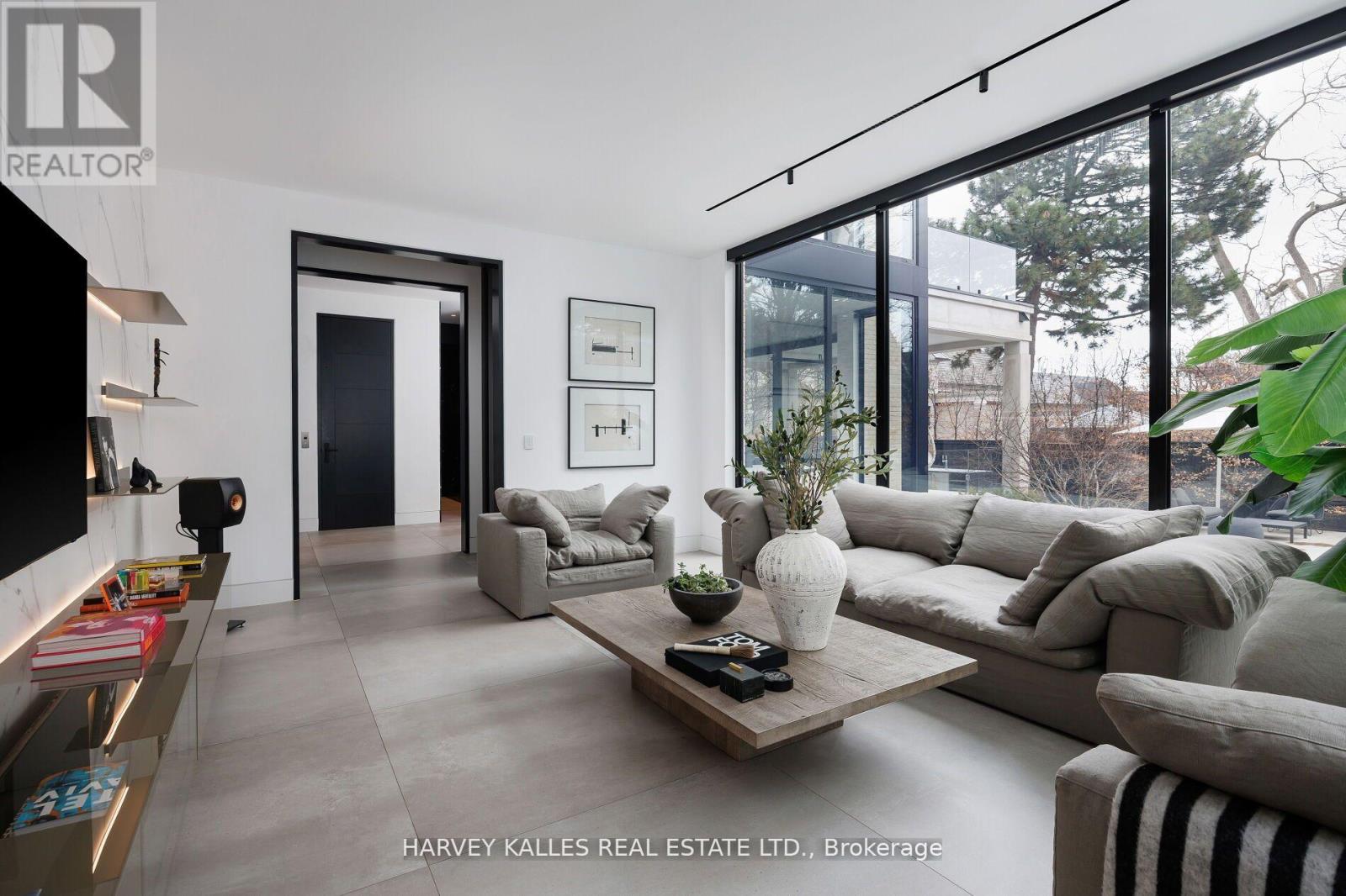5 Dewbourne Avenue, Toronto, Ontario  M5P 1Z1 - Photo 19 - C13142424