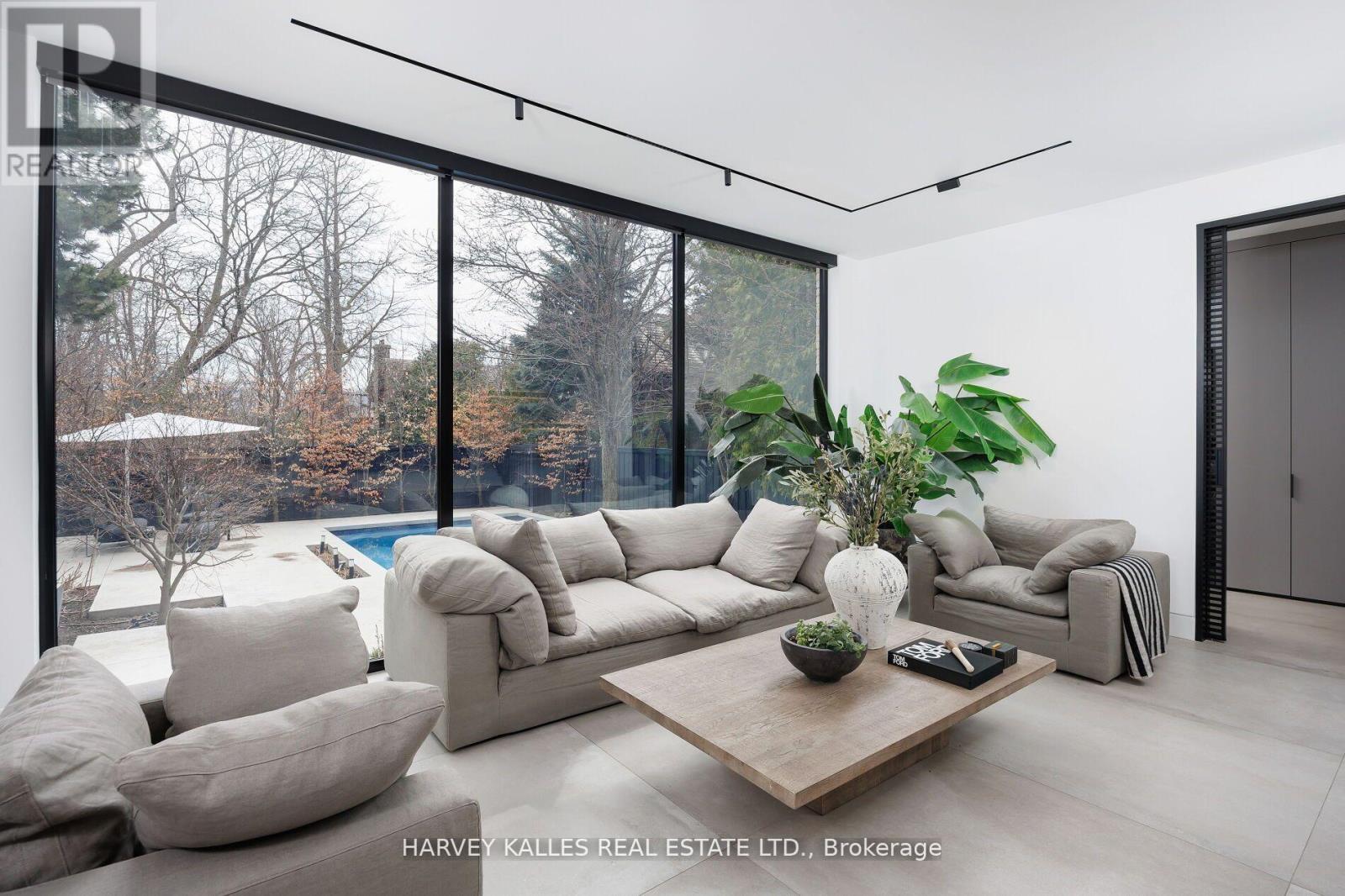 5 Dewbourne Avenue, Toronto, Ontario  M5P 1Z1 - Photo 21 - C13142424