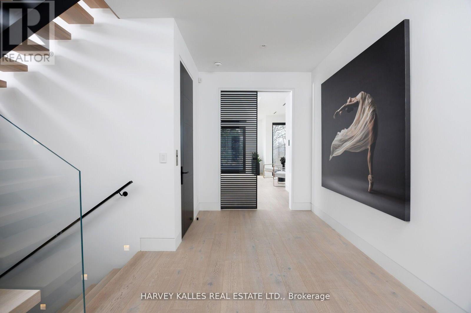 5 Dewbourne Avenue, Toronto, Ontario  M5P 1Z1 - Photo 24 - C13142424