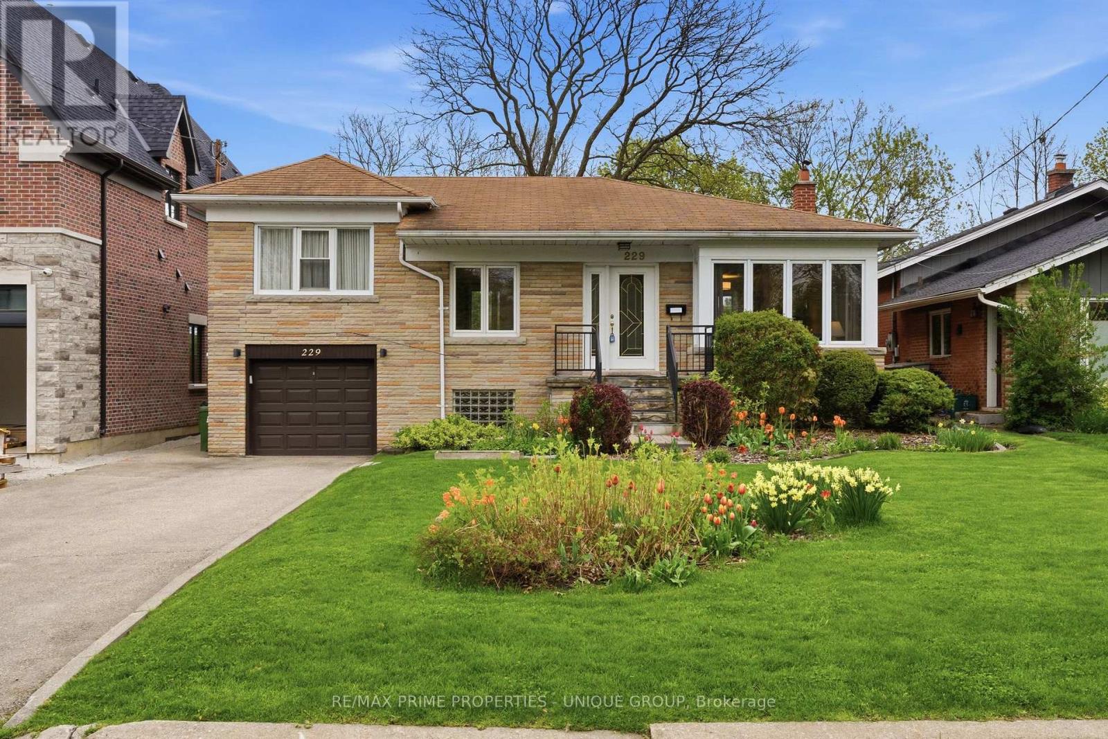 229 PARK HOME AVENUE, Toronto, Ontario