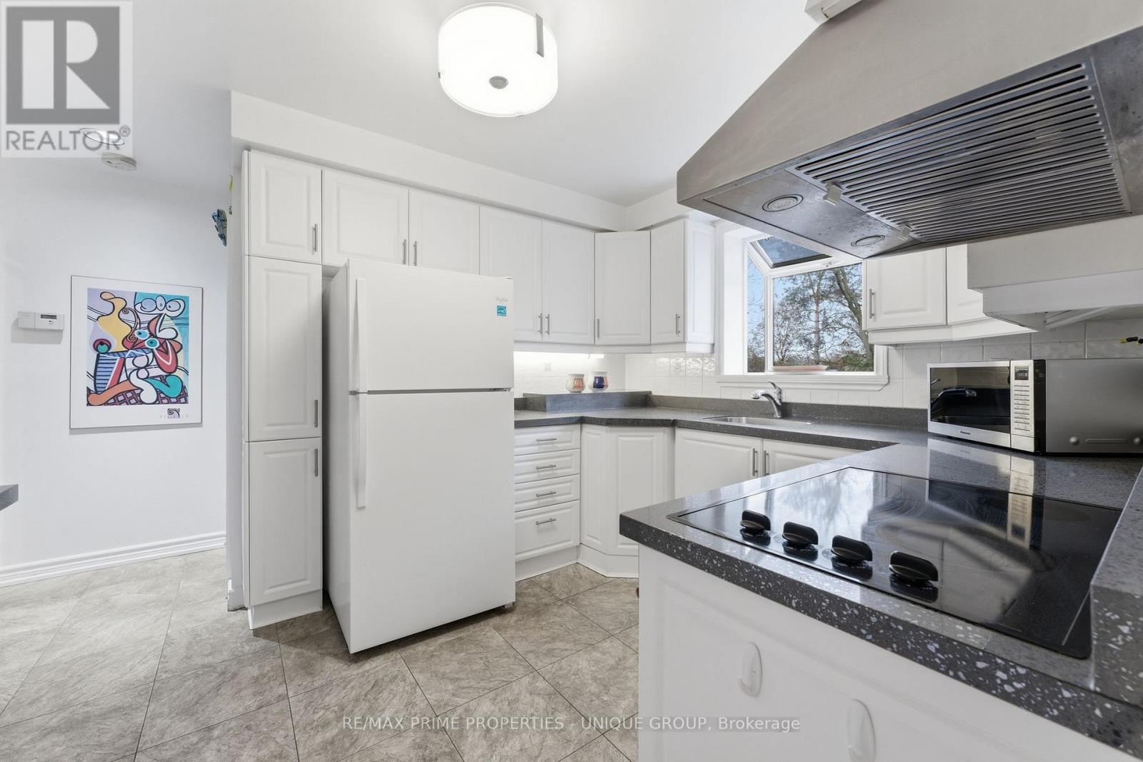 229 Park Home Avenue, Toronto, Ontario  M2R 1A1 - Photo 15 - C13142440