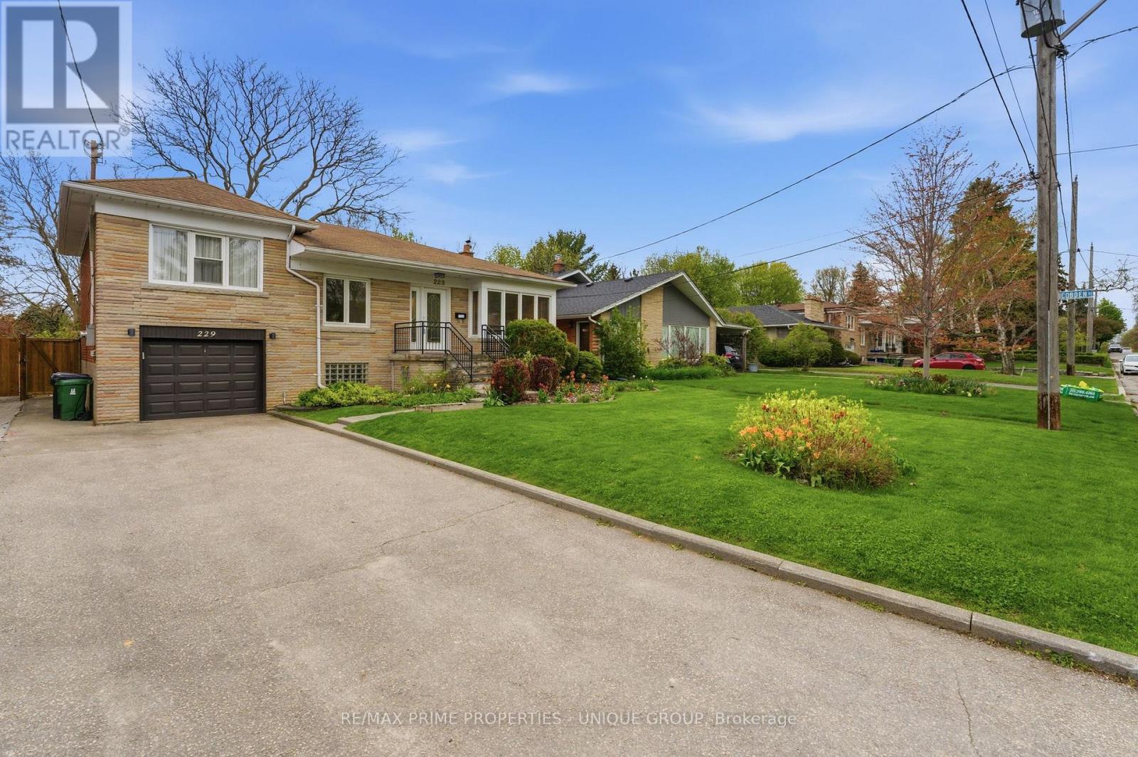 229 Park Home Avenue, Toronto, Ontario  M2R 1A1 - Photo 3 - C13142440