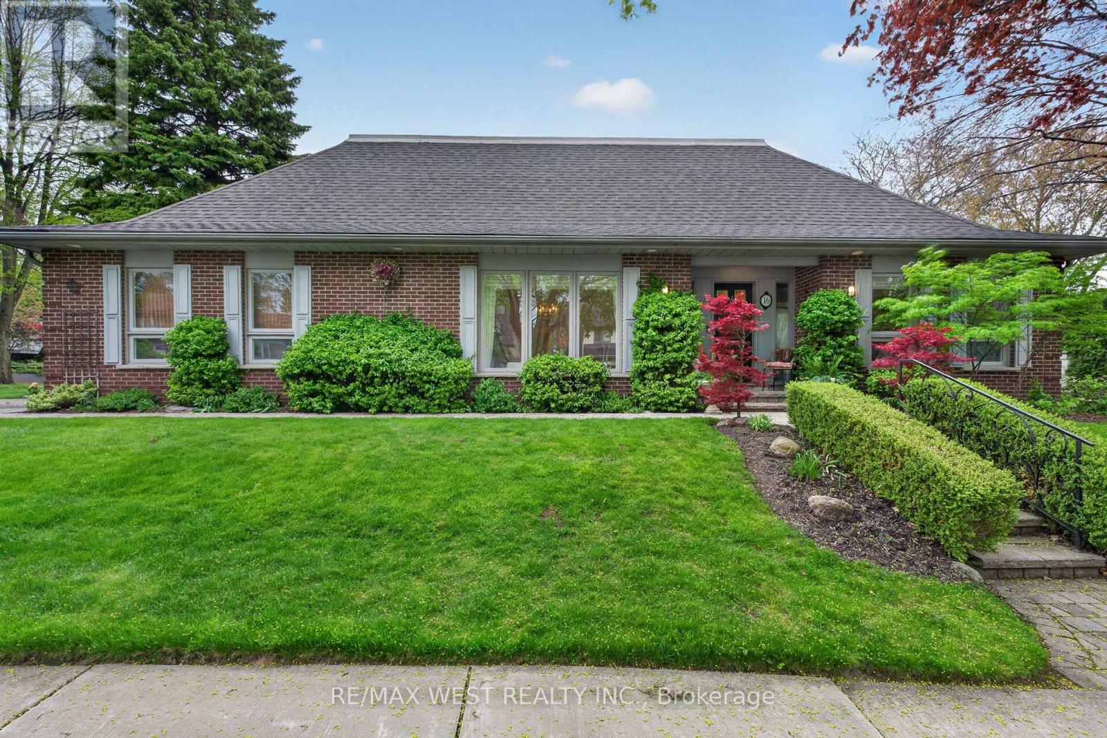 16 CARAVAN DRIVE, Toronto, Ontario