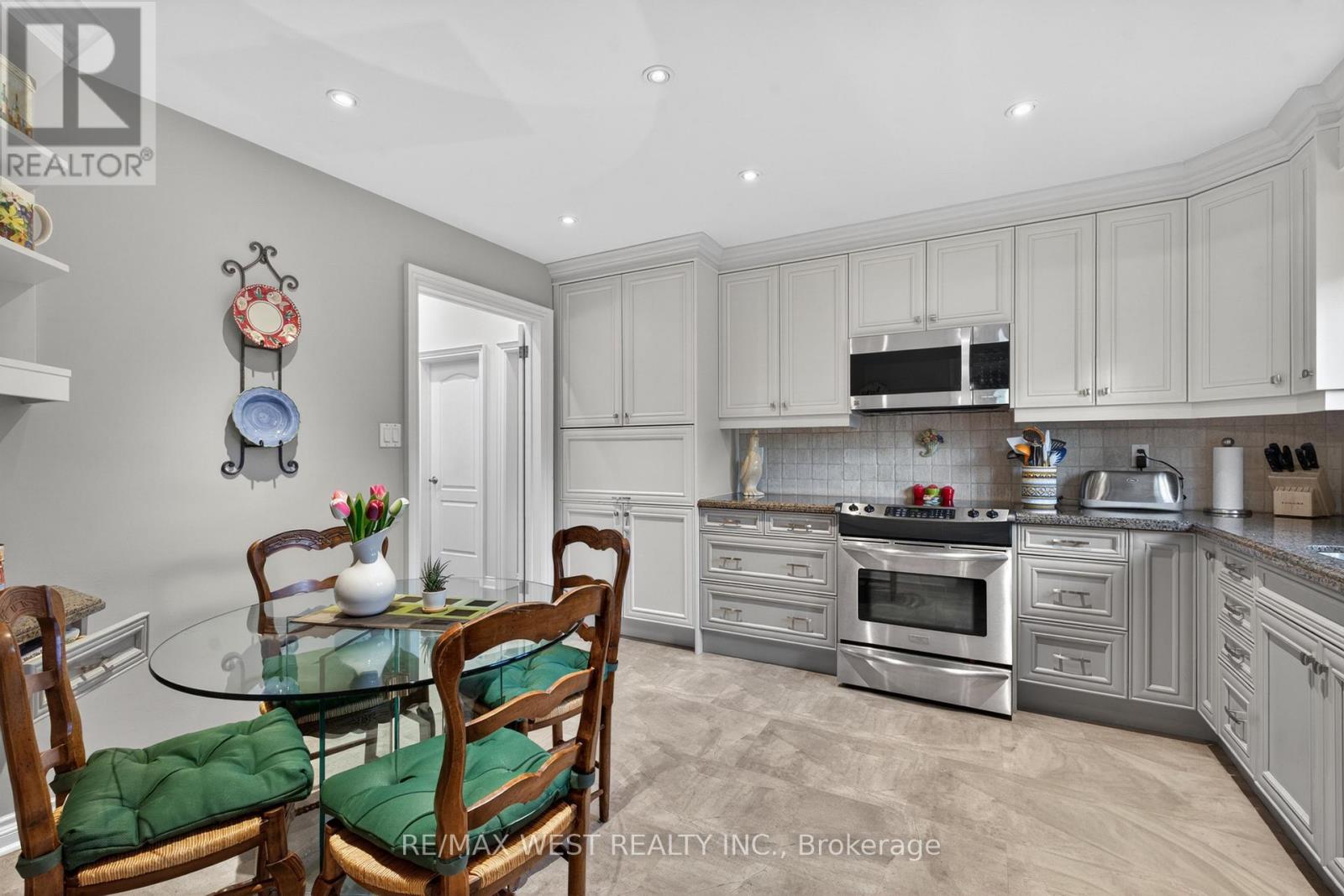 16 Caravan Drive, Toronto, Ontario  M3B 1N2 - Photo 17 - C13142512