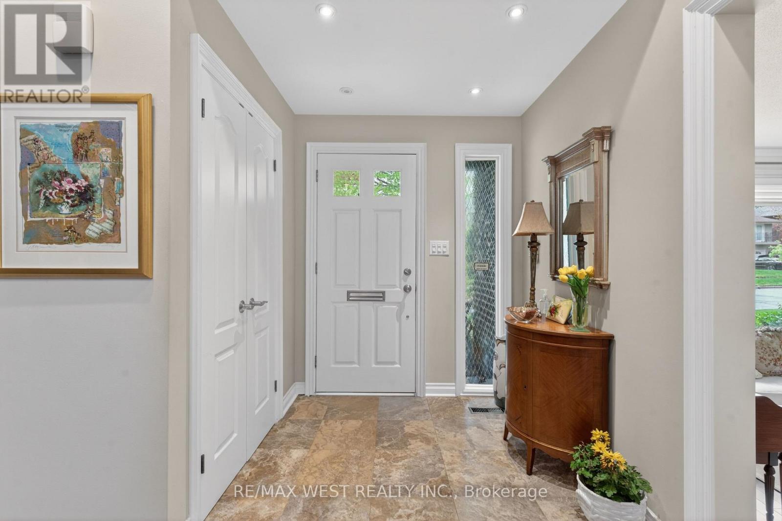 16 Caravan Drive, Toronto, Ontario  M3B 1N2 - Photo 3 - C13142512