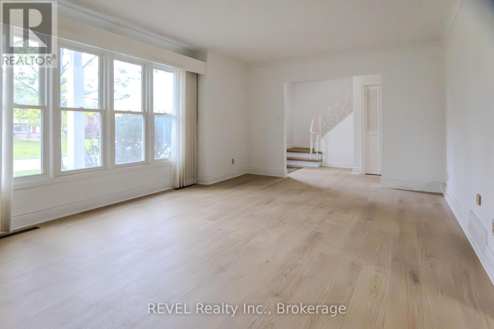 19 Woodington Crescent, St. Catharines, Ontario  L2T 3T8 - Photo 3 - X13142270