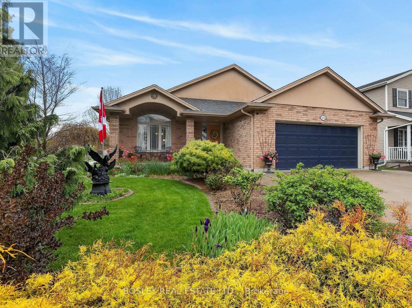 15 Hope Avenue, Niagara-On-The-Lake, Ontario  L0S 1T0 - Photo 1 - X13142452