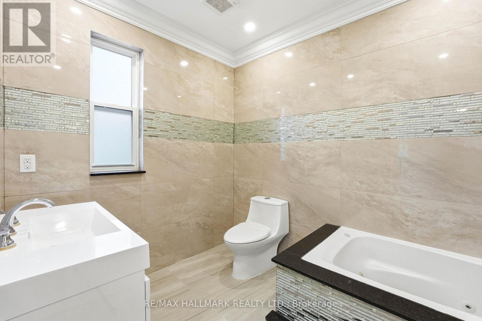 32 Orchard Park Drive, Toronto, Ontario  M1E 3T7 - Photo 37 - E13142124