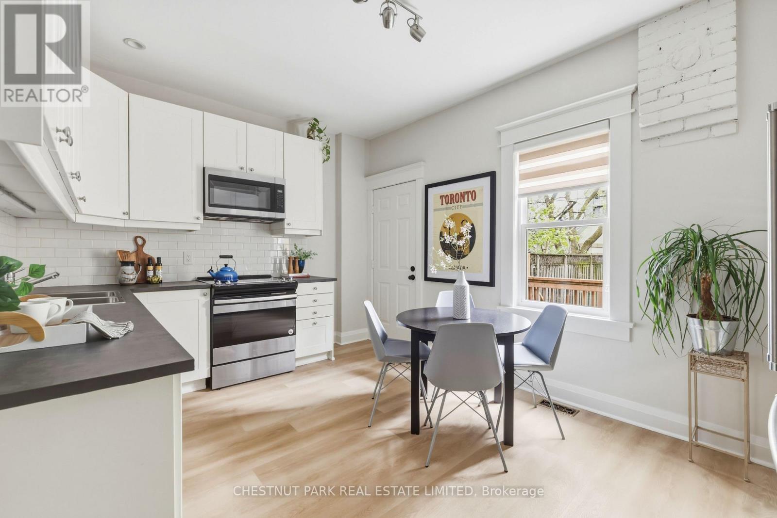 25 Harris Avenue, Toronto, Ontario M4C 1P3 - Photo 13 - E13142206