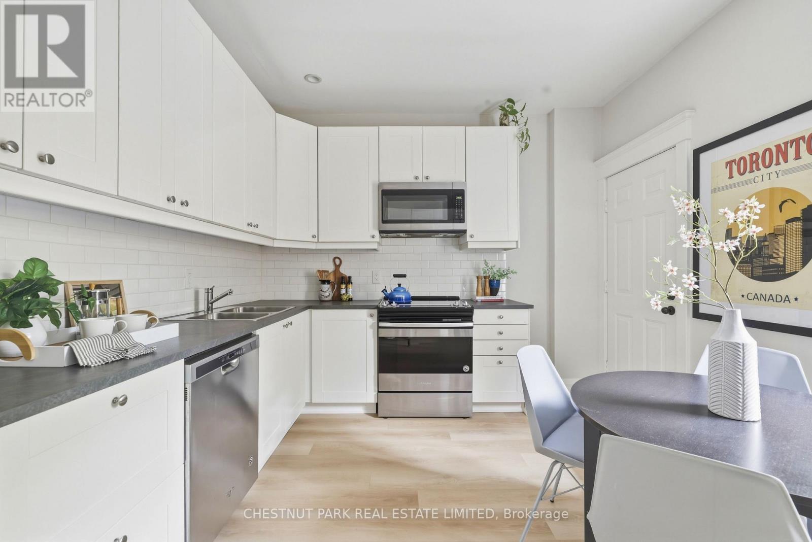 25 Harris Avenue, Toronto, Ontario M4C 1P3 - Photo 14 - E13142206