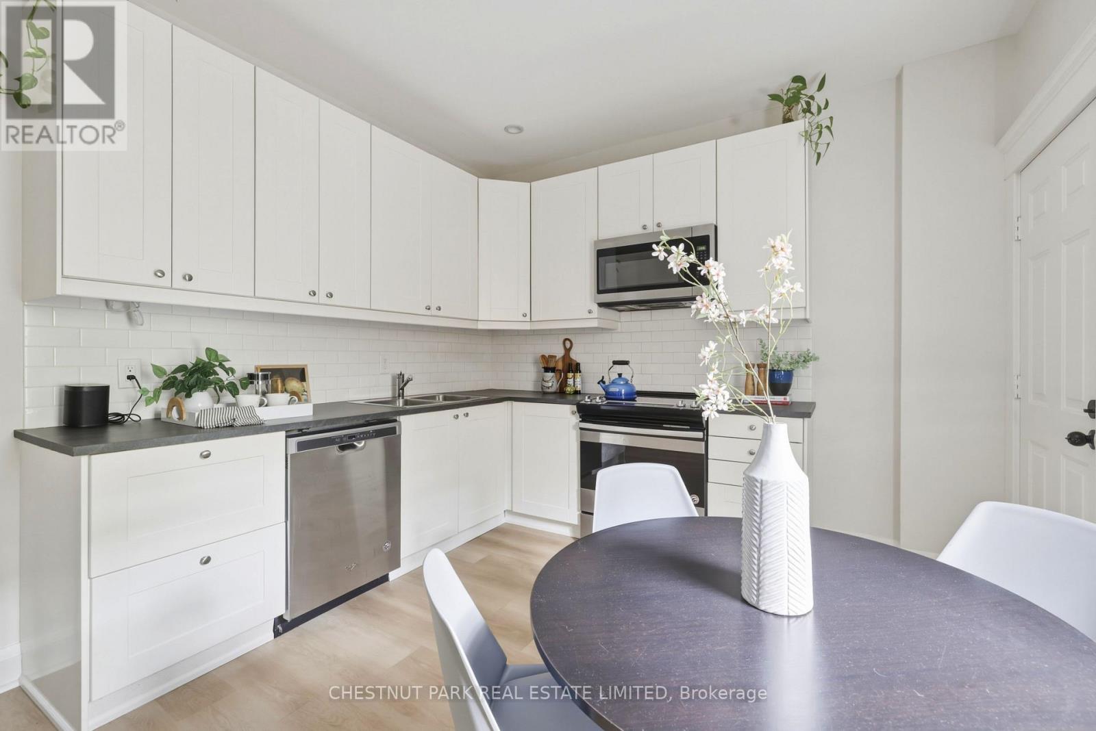25 Harris Avenue, Toronto, Ontario M4C 1P3 - Photo 17 - E13142206