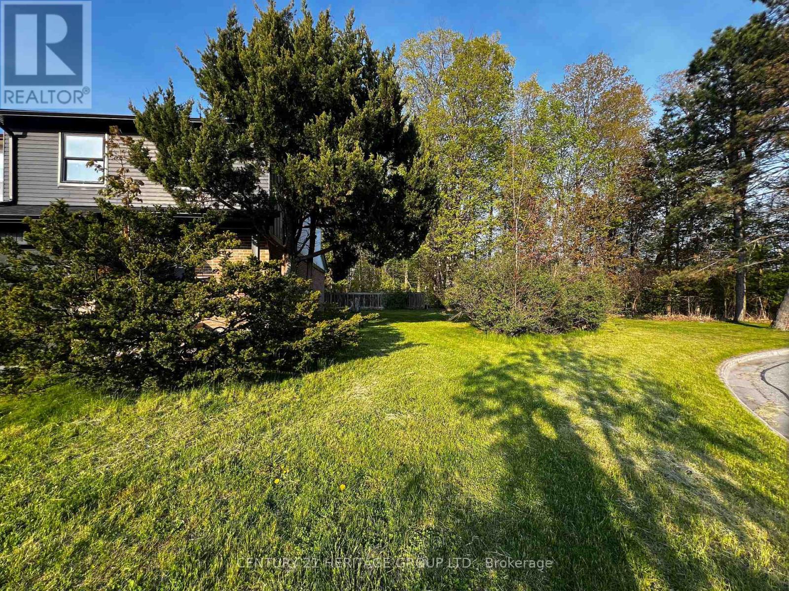 1133 Trowbridge Court, Oshawa, Ontario  L1G 7H1 - Photo 2 - E13142406