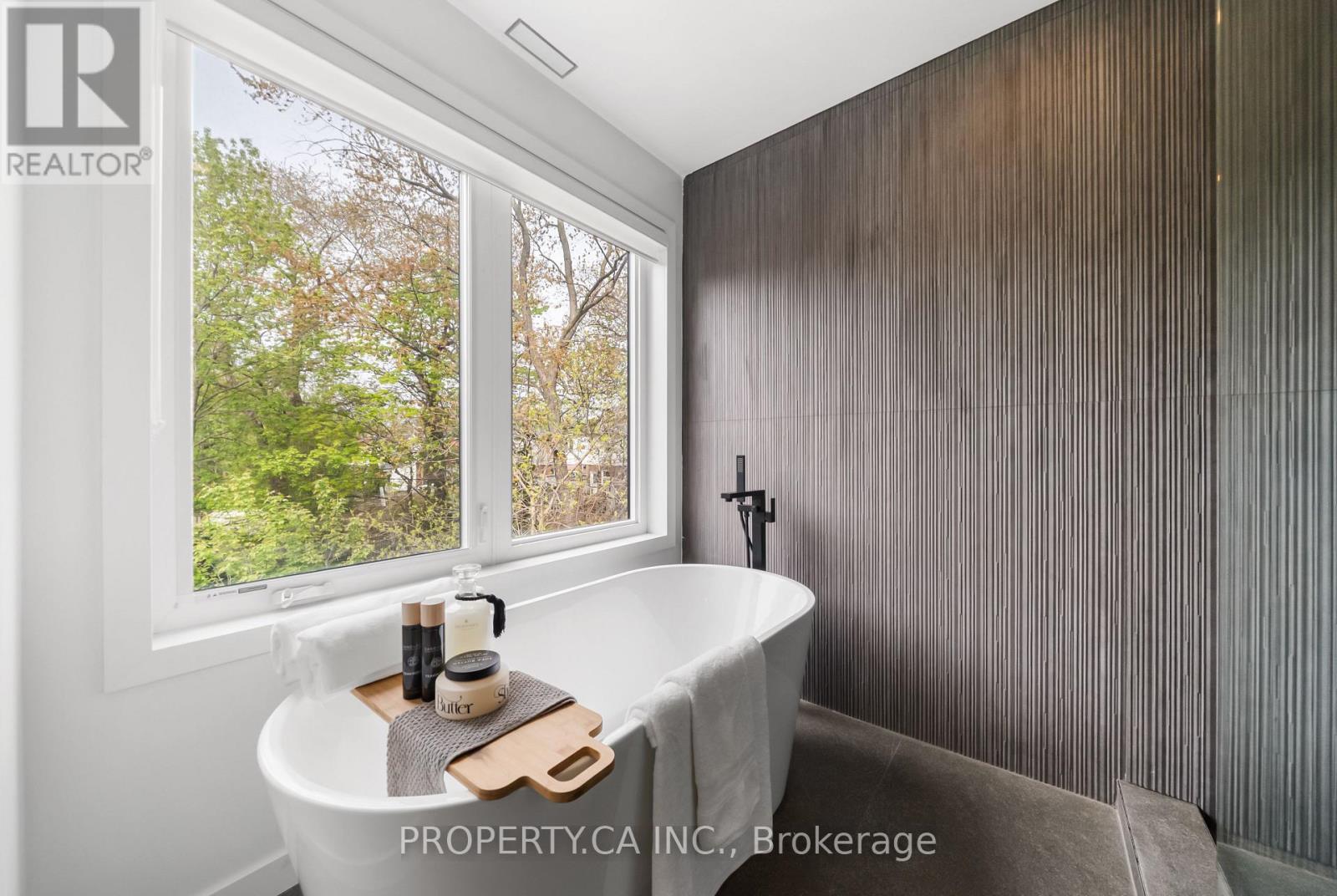 9 Maughan Crescent, Toronto, Ontario  M4L 3E4 - Photo 34 - E13142422