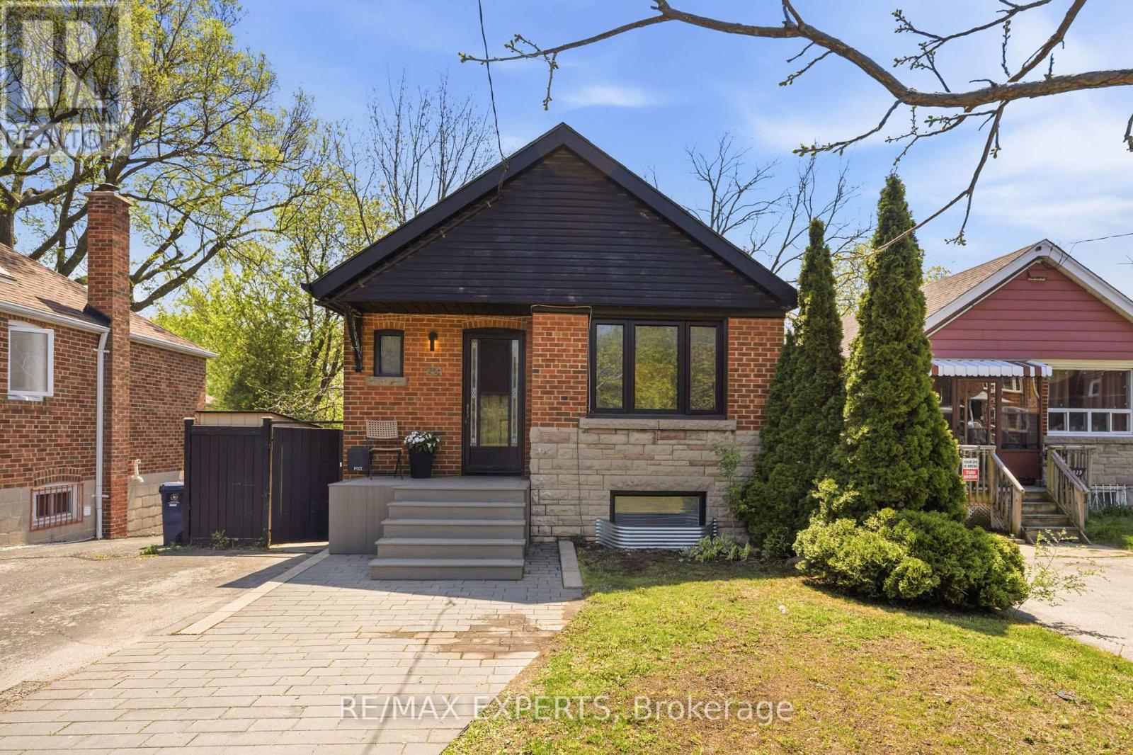 221 CLONMORE DRIVE, Toronto, Ontario