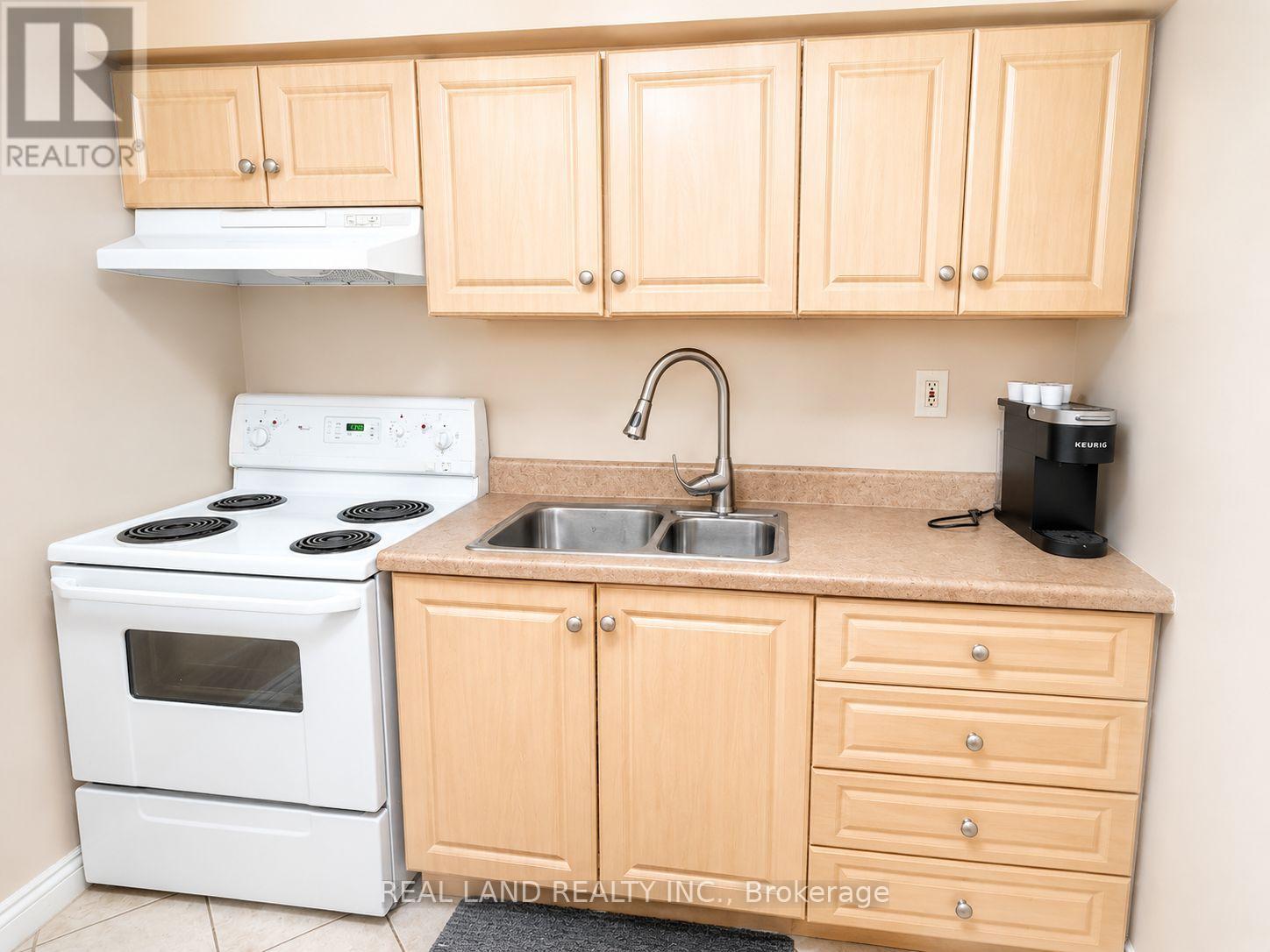188 Bantry Avenue, Richmond Hill, Ontario L4B 4S6 - Photo 3 - N12655074