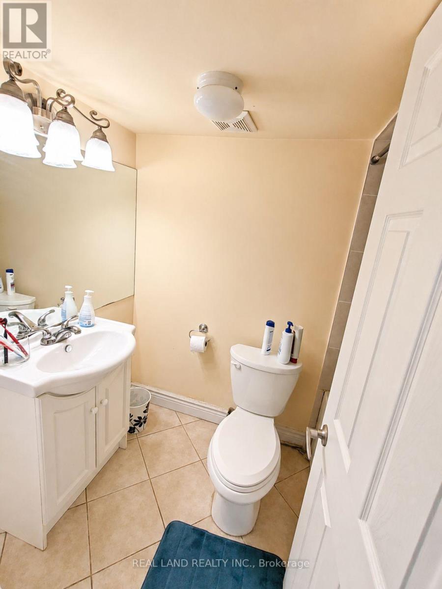 188 Bantry Avenue, Richmond Hill, Ontario L4B 4S6 - Photo 4 - N12655074