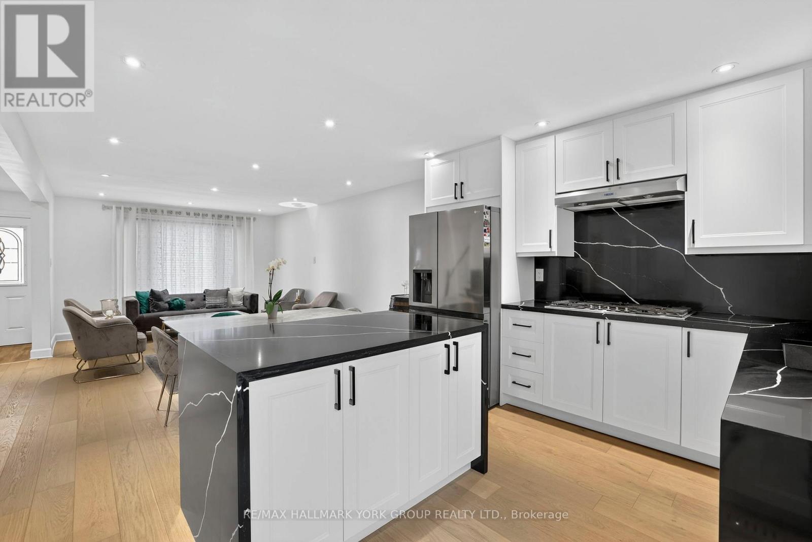 459 Sandford Street, Newmarket, Ontario  L3Y 4S8 - Photo 4 - N13142362