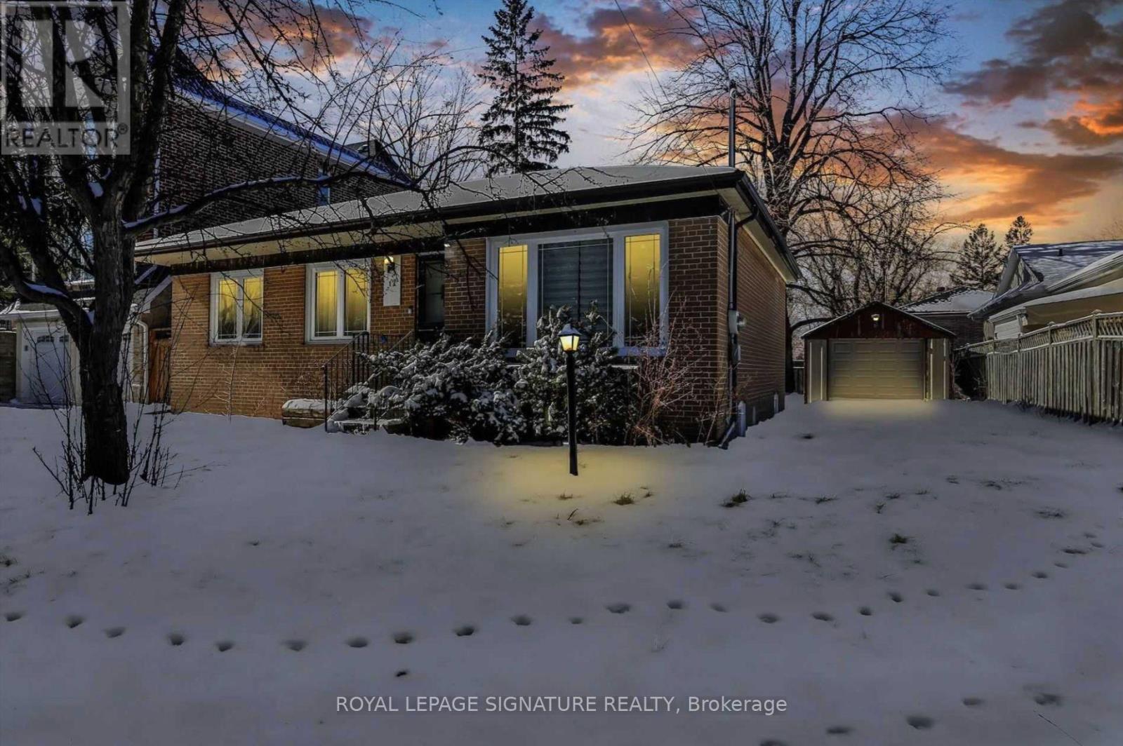 12 Beaverton Road N, Richmond Hill, Ontario  L4C 3J7 - Photo 2 - N13142522